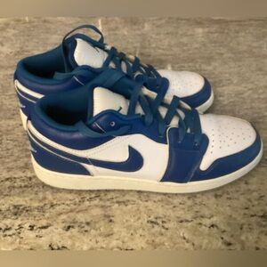 Nike Dunk Low 
Blue, 6.5Y